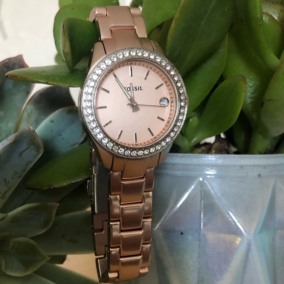 Fossil rose gold watch - Picture 1 of 3